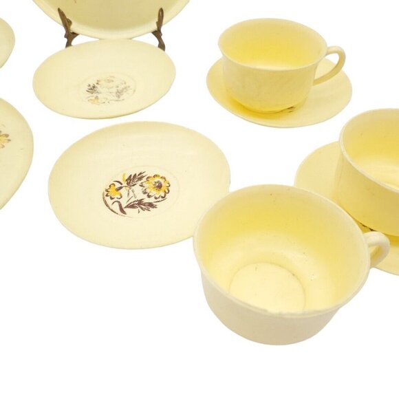 Vintage Taylor Smith Kid's Dish Set Yellow w/ Daisies Soft Plastic 1950s Soft - Picture 3 of 7